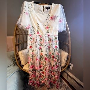 White flora embroidery dress